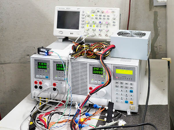 綾瀬本社工場では2つの電源評価を実施している