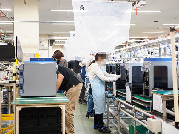製品を組み立てるラインでも、様々な工夫を取り入れているという